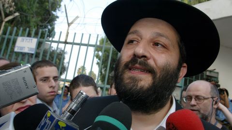 Former senior Israeli cabinet minister Aryeh Deri speaks after his release from Israel's Ma'asiyahu prison in 2002.