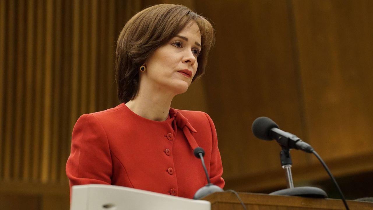 THE PEOPLE v. O.J. SIMPSON: AMERICAN CRIME STORY "Manna From Heaven" Episode 109 (Airs Tuesday, March 29, 10:00 pm/ep) -- Pictured: Sarah Paulson as Marcia Clark. CR: Byron Cohen /FX