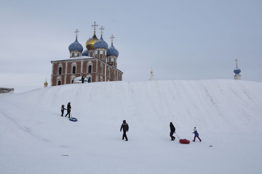 Children near the Ryazan Kremlin brave the cold to go sledding