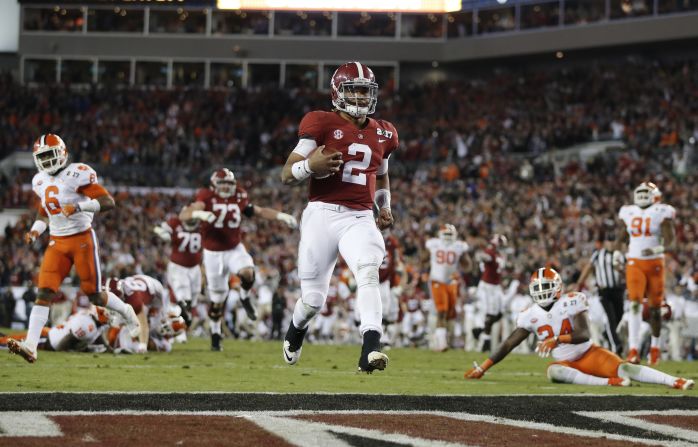 Alabama quarterback Jalen Hurts runs for a 30-yard touchdown late in the fourth quarter. Alabama led 31-28 with 2:07 remaining.