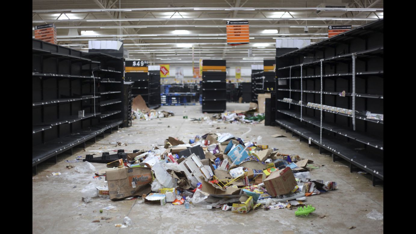Supermarket shelves are empty in Veracruz, Mexico, after it was looted on Saturday, January 7. A hefty government gas-price increase <a href="http://www.cnn.com/2017/01/05/americas/mexico-protests-gas-price-hikes/" target="_blank">has fueled looting, protests and road blockades</a> in Mexico. Authorities arrested more than 250 people for robbery and acts of vandalism around the country last week, officials said.