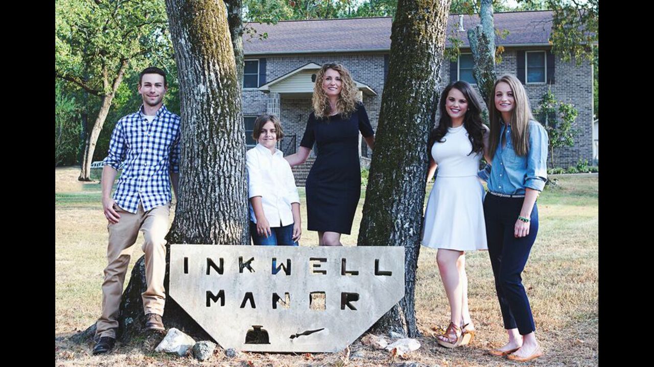 A recent photo of Cara Brookings with her 4 children