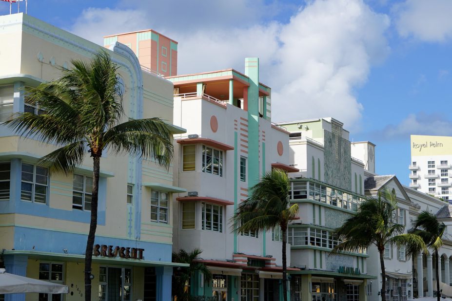 The candy-colored Art Deco hotels along Ocean Drive are worth checking out in both sun-drenched daylight and once the sun goes down and the neon signs light up.
