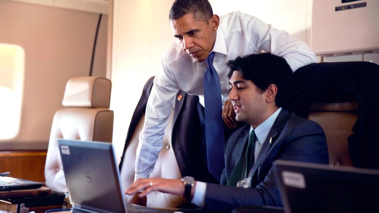 Former White House staff speechwriter Aneesh Raman works with President Obama aboard Air Force One in 2014.