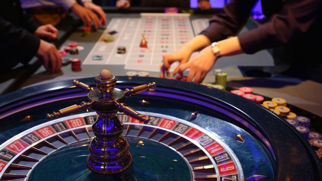 <strong>Bet with the billionaires at Casino Davos: </strong>Casino Davos is one of only two mountain casinos in Switzerland. It's one of the best places to socialize in Davos and rub shoulders with the super-rich. 