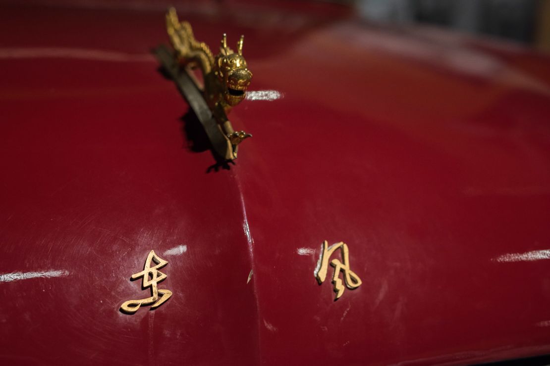In the 1950s the lettering on bonnets of these Dongfeng cars were changed from pinyin to Chinese characters, because Mao Zedong couldn't read the former.