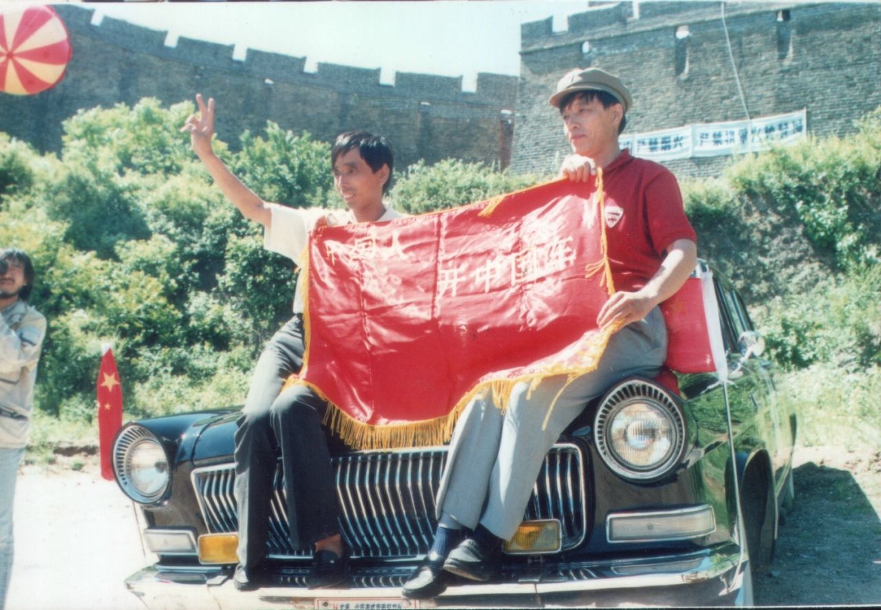 Luo was the only Chinese person to take part in the Louis Vuitton Classic China Run rally in 1998, despite it taking place in China.