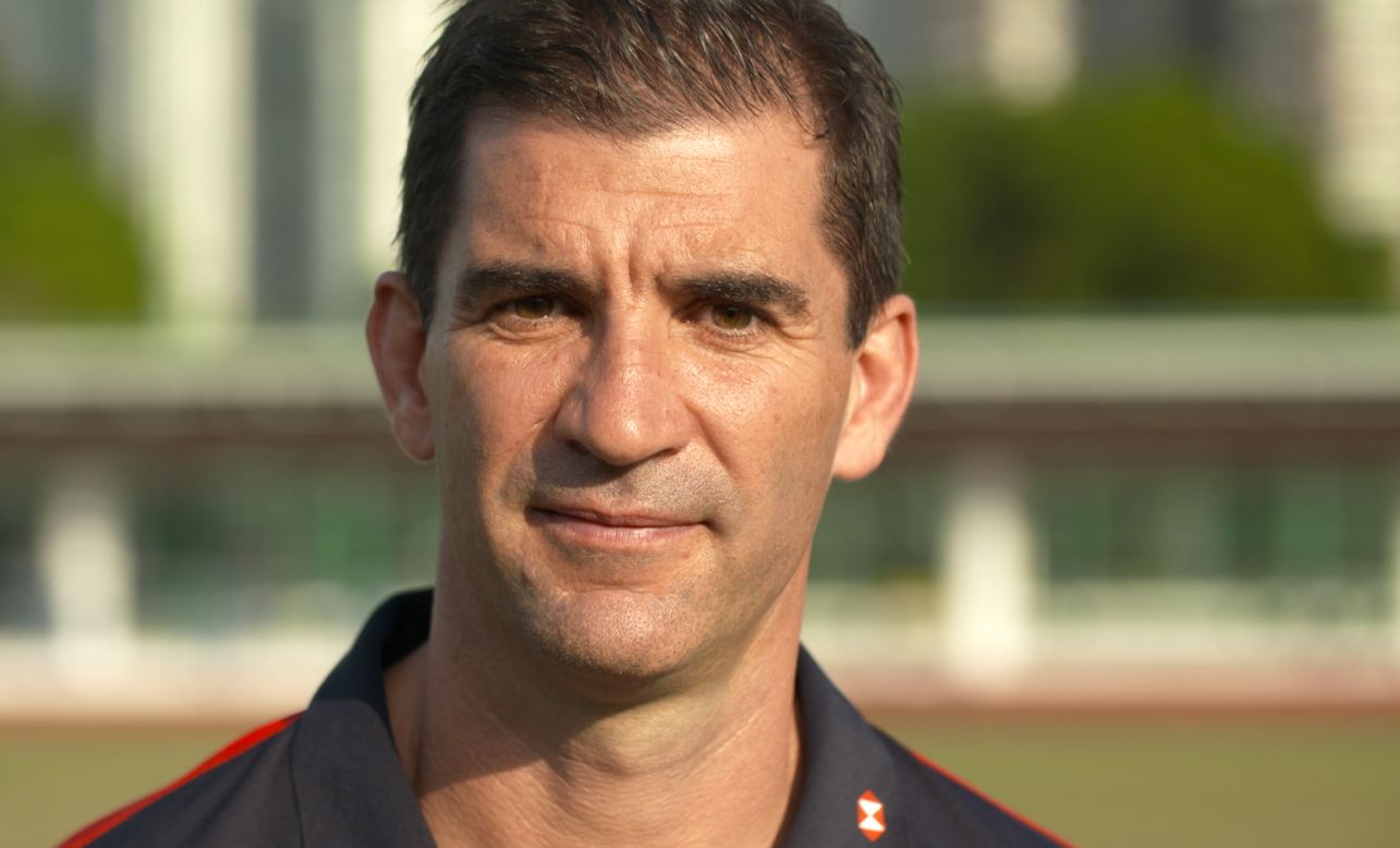 Before taking up his job as Fiji's men's coach, Gareth Baber gave CNN a rugby sevens skills tutorial with the help of the Hong Kong women's team.