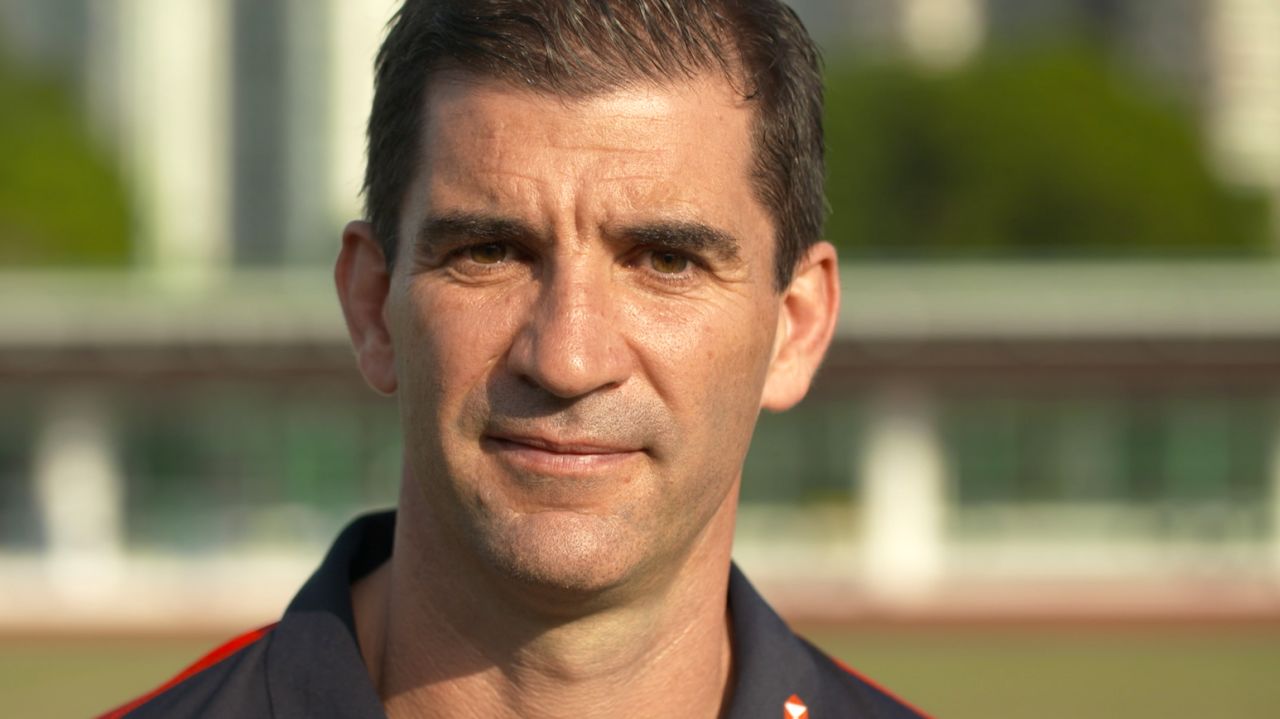 Gareth Baber: Skills training with Hong Kong women's sevens team