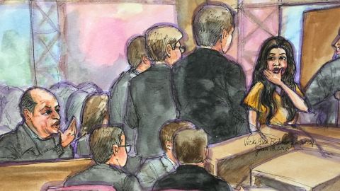 Sketch of Noor Salman blowing a kiss to her uncle Al Salman at a hearing in January.