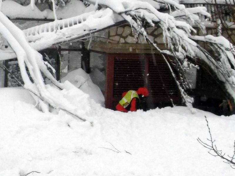 Italy Avalanche: Hotel Director Called For Help Hours Before Disaster | CNN