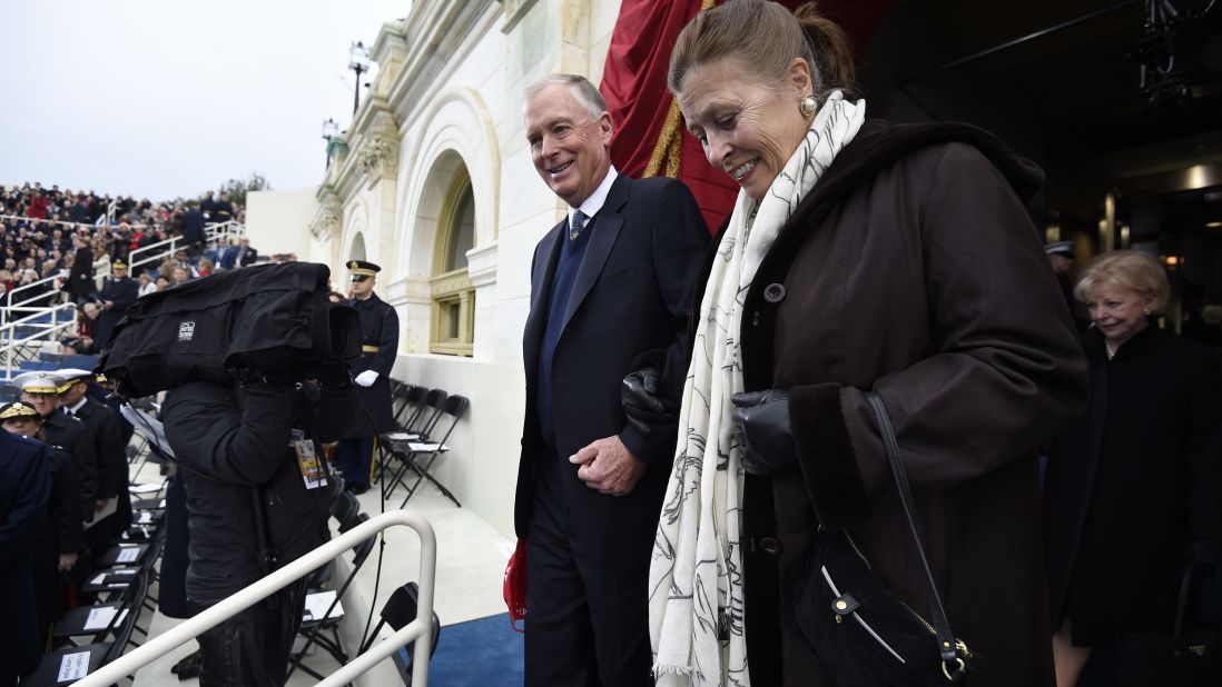 Former Vice President Dan Quayle and his wife, Marilyn, arrive for the ceremony.