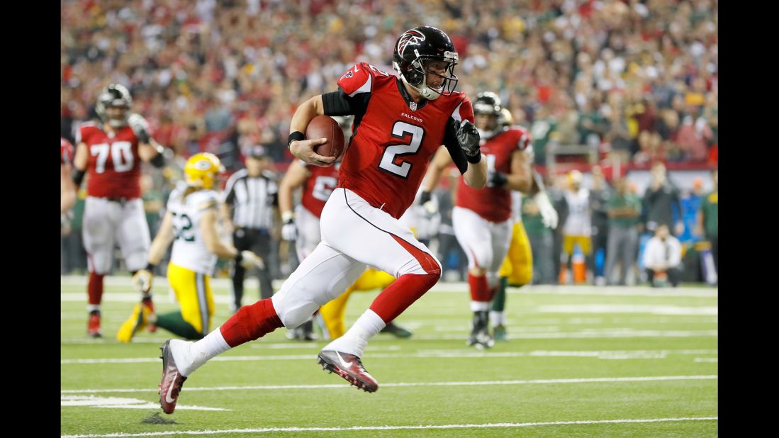 Falcons quarterback Matt Ryan runs for a 14-yard touchdown in the second quarter.