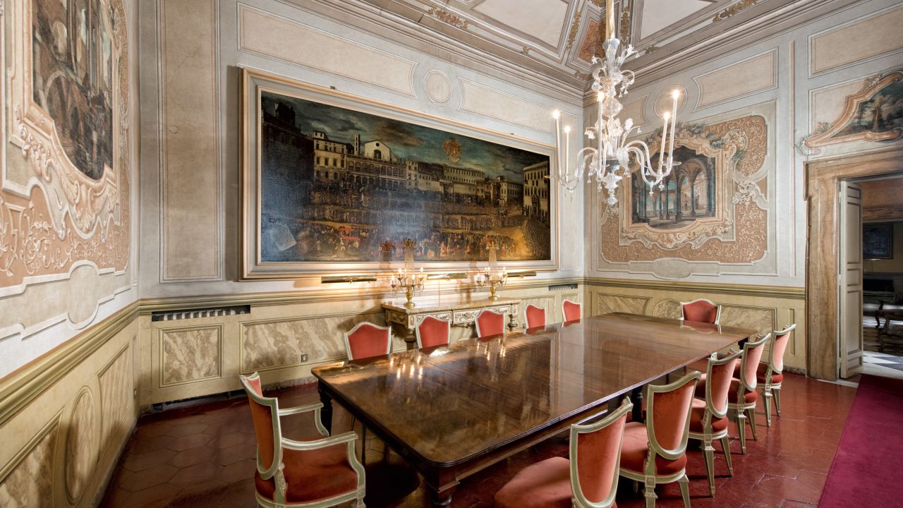 Oil paintings and rich velvet adorn the Residenza Ruspoli Bonaparte's dining room.
