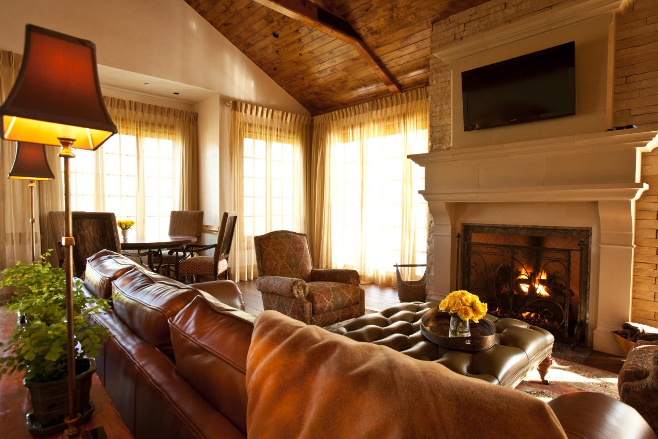 Spacious haciendas and casitas feature gas fireplaces and rustic furnishings.