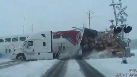 utah train crashes into fedex truck 2