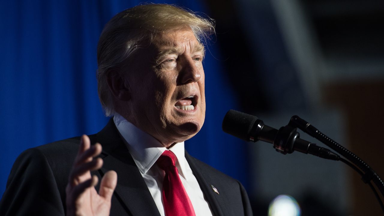 US President Donald Trump speaks to staff at the Department of Homeland Security in Washington, DC, on January 25, 2017.
Trump vowed to restore "control" of US frontiers as he moved Wednesday to fulfil his pledge to "build a wall" on the Mexican border, signing two immigration-related decrees and sounding a hardline tone. / AFP / NICHOLAS KAMM        (Photo credit should read NICHOLAS KAMM/AFP/Getty Images)