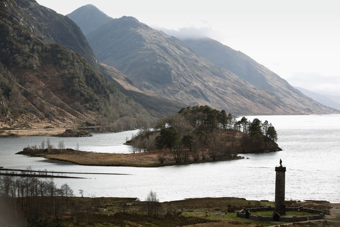  A view of the Glenfinnan Monument with Loch Shiel behind. 