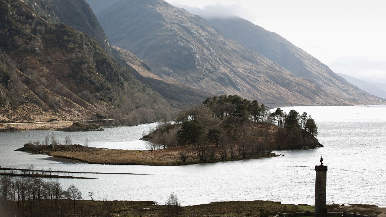  A view of the Glenfinnan Monument with Loch Shiel behind. 