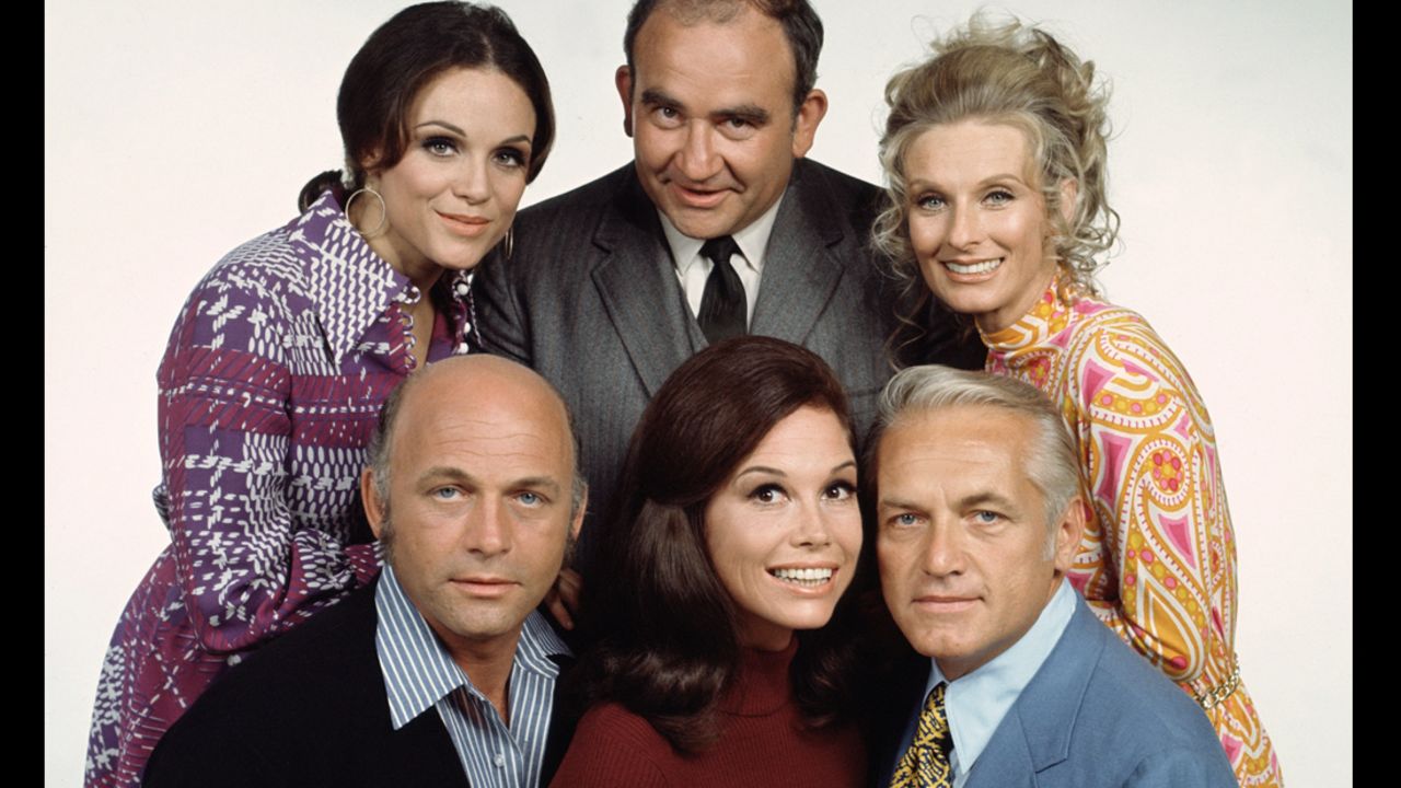The cast  in 1972 included Valerie Harper, Ed Asner, Cloris Leachman, Gavin MacLeod, Mary Tyler Moore  and Ted Knight.