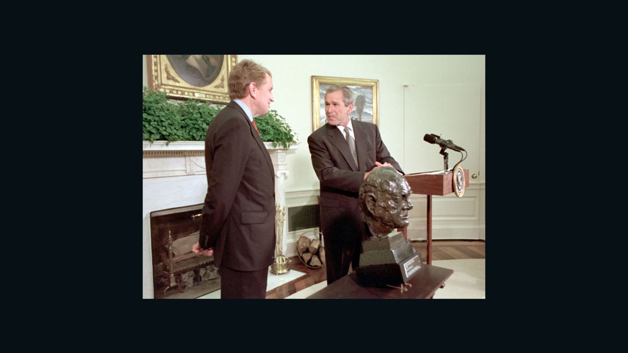 In 2001, then-UK Ambassador Sir Christopher Meyer and President George W. Bush discuss the handover of the Churchill bust.