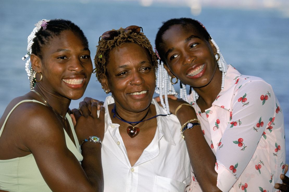 Serena and Venus with their mother Oracene in 1999.