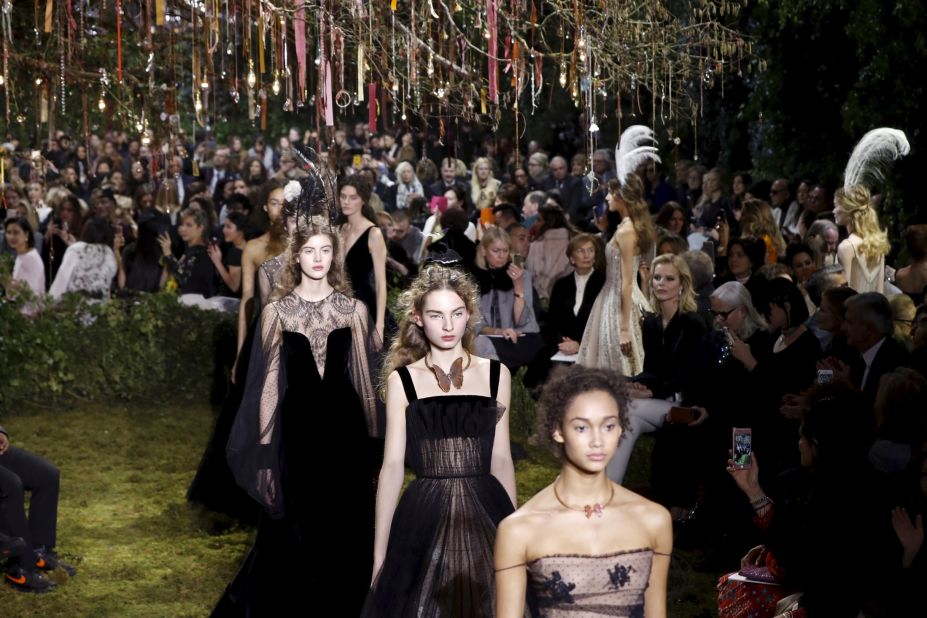 Celebrities in Chanel Haute Couture Primavera Estate 2022
