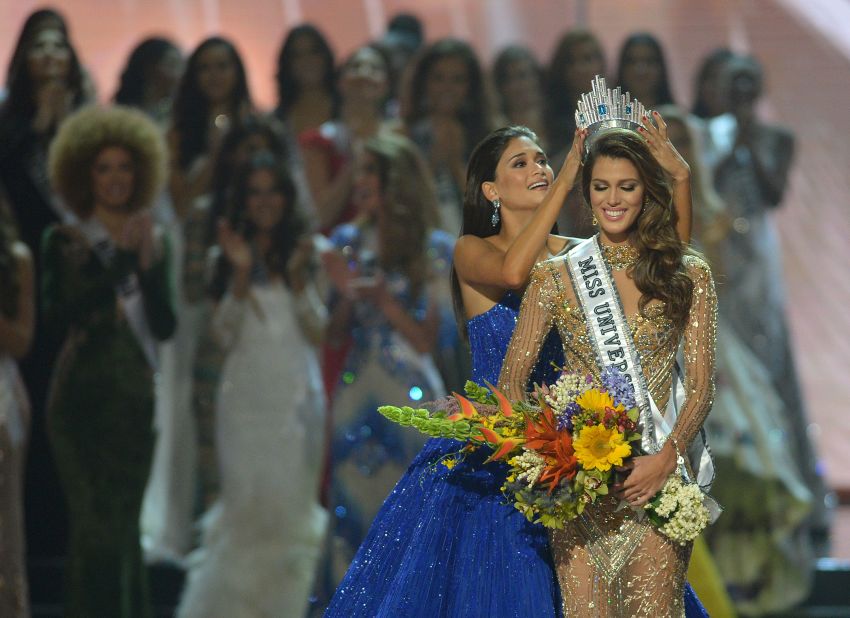 Mittenaere (R) of France is crowned the new Miss Universe on Monday, January 30.