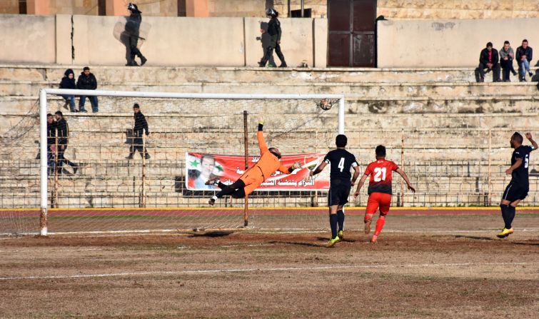 In the final few seconds, Al-Ittihad midfielder Mohamed Sorour scored the winning goal which kept his side top of the league on that weekend at the end of January, while Al-Hurriya remained in the relegation places.