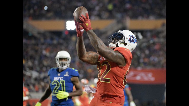 Tennessee's Delanie Walker catches a touchdown during the NFL Pro Bowl on Sunday, January 29.