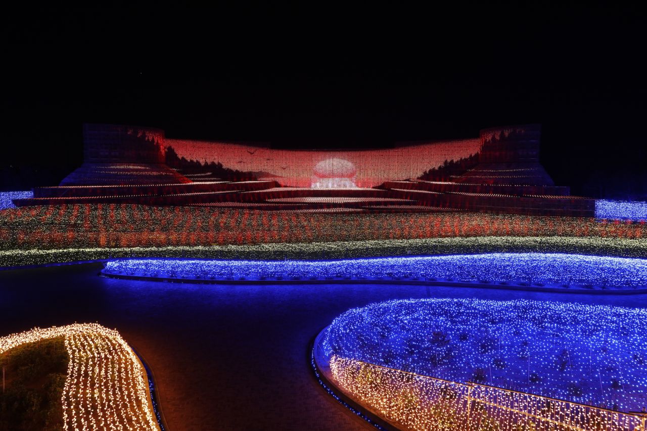 <strong>Japanese rice terraces:</strong> Remarkably, the images are made up entirely of lights -- no projections are used to create these scenes.  