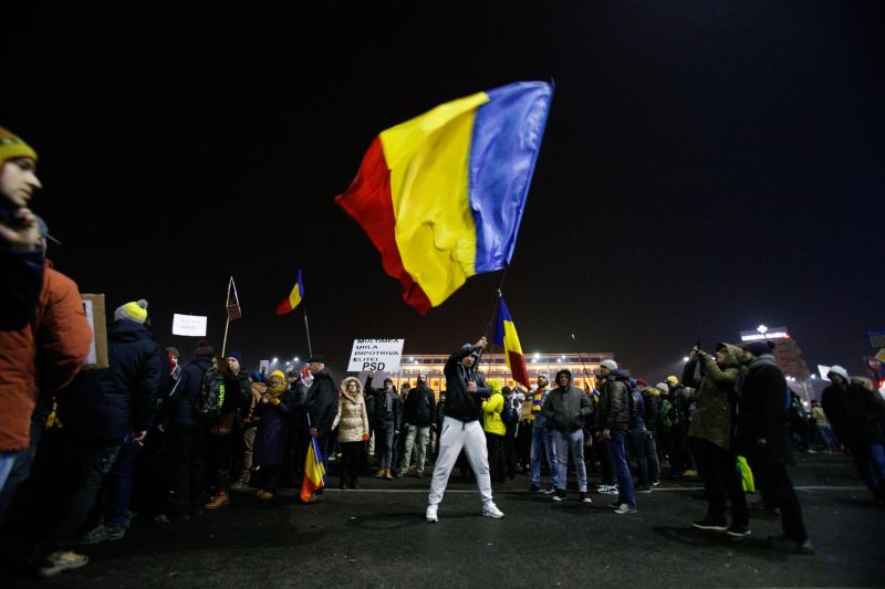 Romanians Protest En Mass Against Corruption Decree | CNN