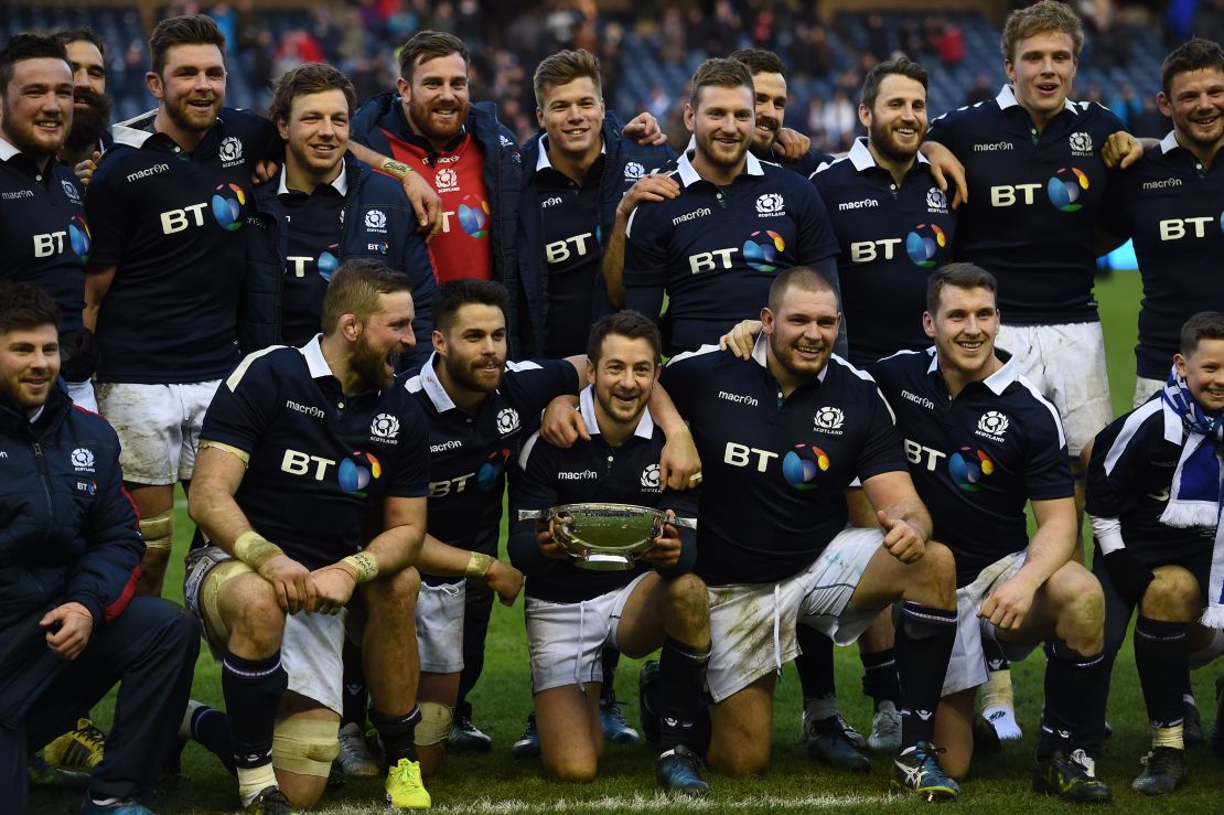 Greig Laidlaw and his Scotland teammates pose with the Centenary Quaich Cup.
