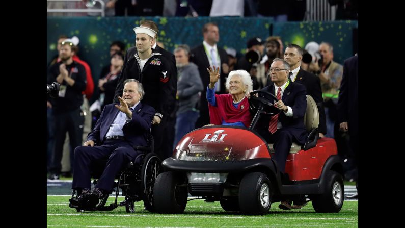 Former President George H.W. Bush and his wife, Barbara, wave as they arrive for the pregame coin toss. <a href="index.php?page=&url=http%3A%2F%2Fwww.cnn.com%2F2017%2F01%2F30%2Fpolitics%2Fformer-president-george-h-w-bush-released-from-hospital%2F" target="_blank">They were both recently hospitalized.</a>