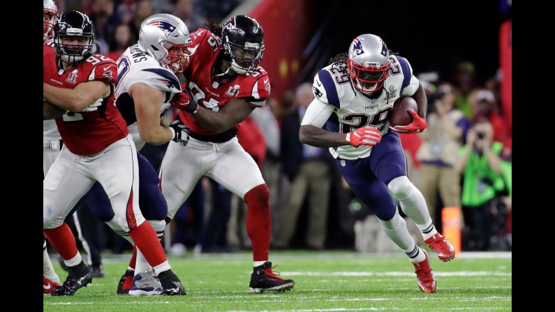 Blount carries the ball past Atlanta's Jonathan Babineaux.