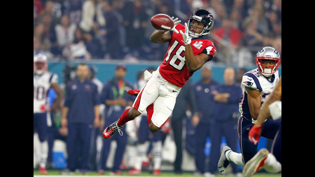 Taylor Gabriel makes a third-quarter catch for Atlanta.