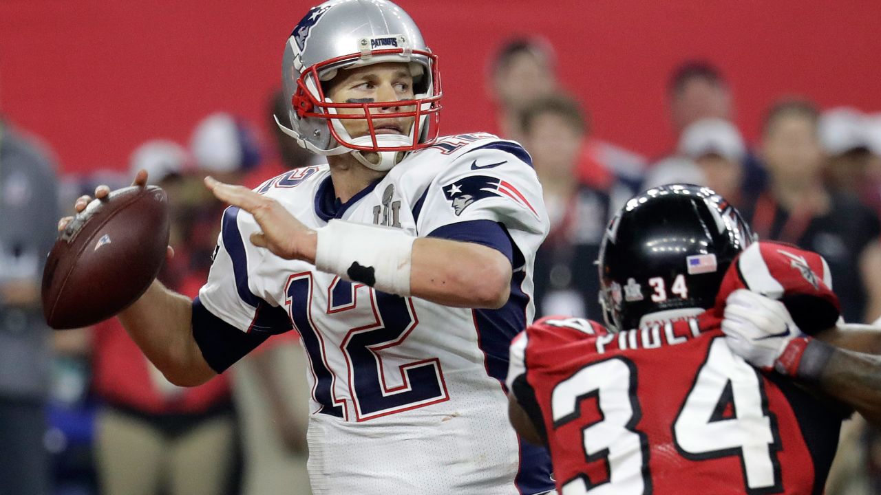 Brady prepares to pass in the second half.