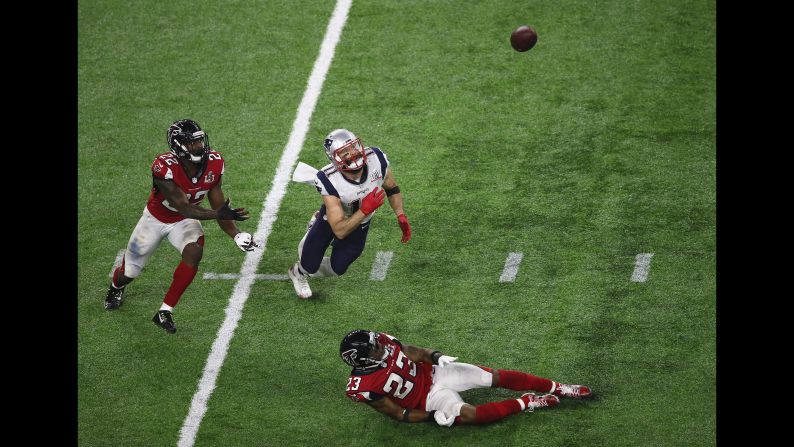New England wide receiver Julian Edelman, center, made a spectacular catch late in the fourth quarter of <a href="index.php?page=&url=http%3A%2F%2Fwww.cnn.com%2F2017%2F02%2F05%2Fsport%2Fgallery%2Fsuper-bowl-li%2Findex.html" target="_blank">Super Bowl LI,</a> and it might become one of the game's most replayed highlights.