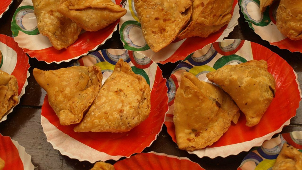 <strong>Western India</strong>: Fried samosas, often filled with vegetables and potatoes, are a popular street snack in many cities in India, including Mumbai.