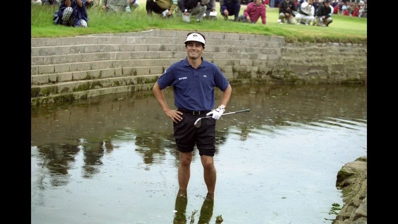 In the final round of the 1999 British Open, Jean van de Velde had a 3-stroke lead on the 18th hole and looked to be set for his first major title. But then he hit it into the water, opening the door for Paul Lawrie and Justin Leonard in a playoff. Lawrie, who trailed by 10 strokes going into the final round, won the four-hole playoff by three shots. 