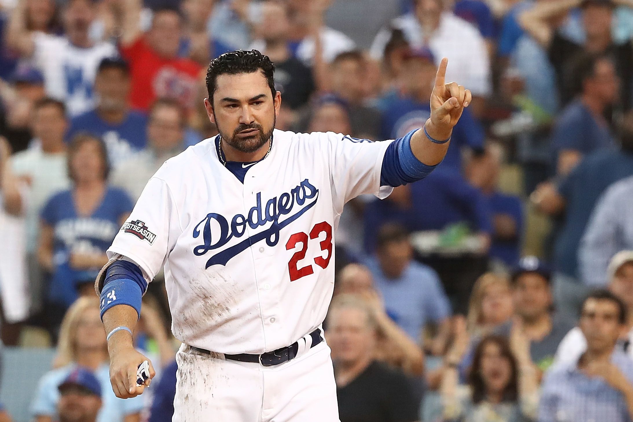 Dodgers' Adrian Gonzalez expected to miss playoffs with back