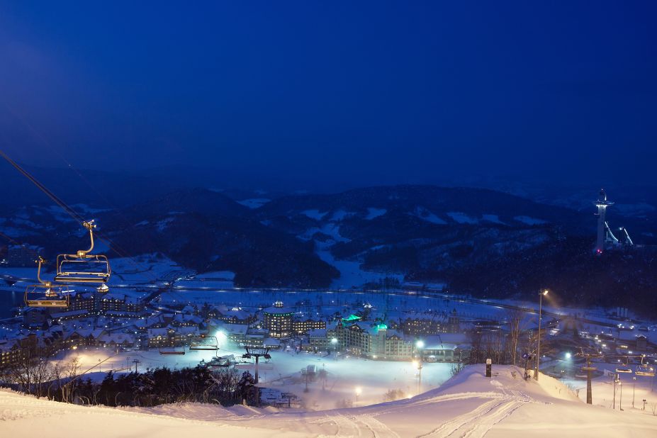 <strong>Night skiing:</strong> Though not open as late as Yongpyong, Alpensia's slopes don't shut down till 10:30 p.m. <br /> 