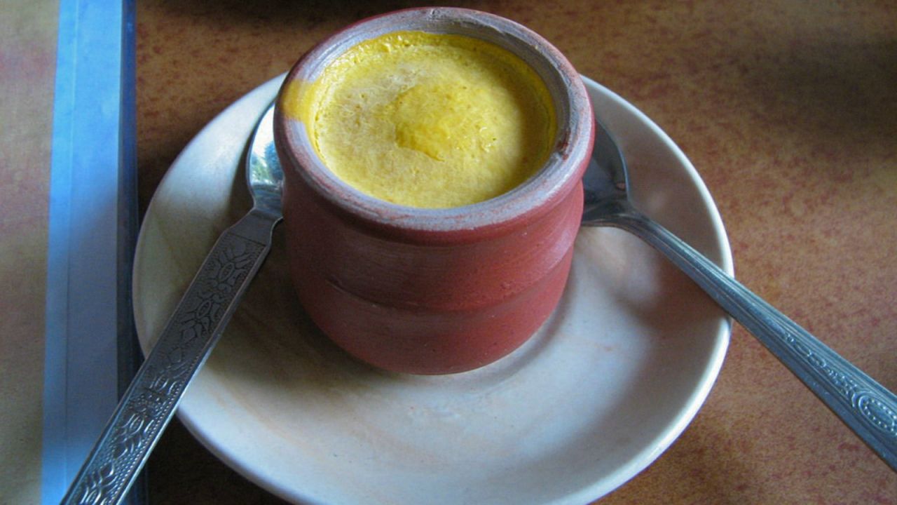The matka (clay pot) keeps the kulfi insulated.