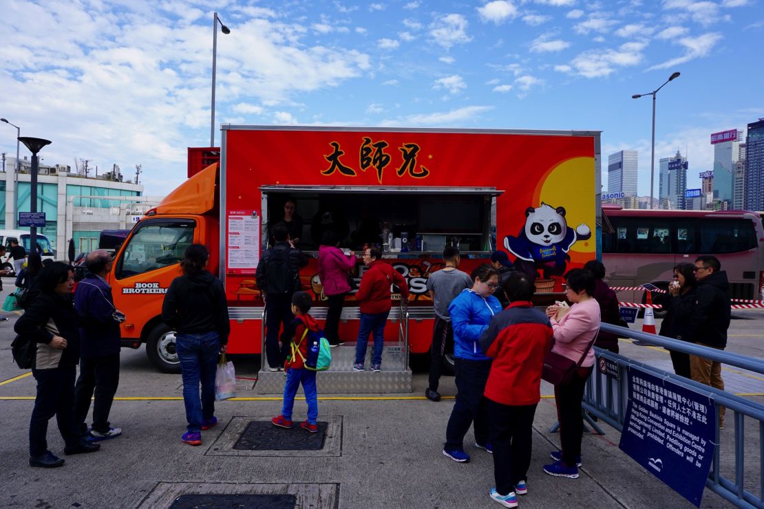 Bao & Buns food truck prepares American-Chinese fusion bao.