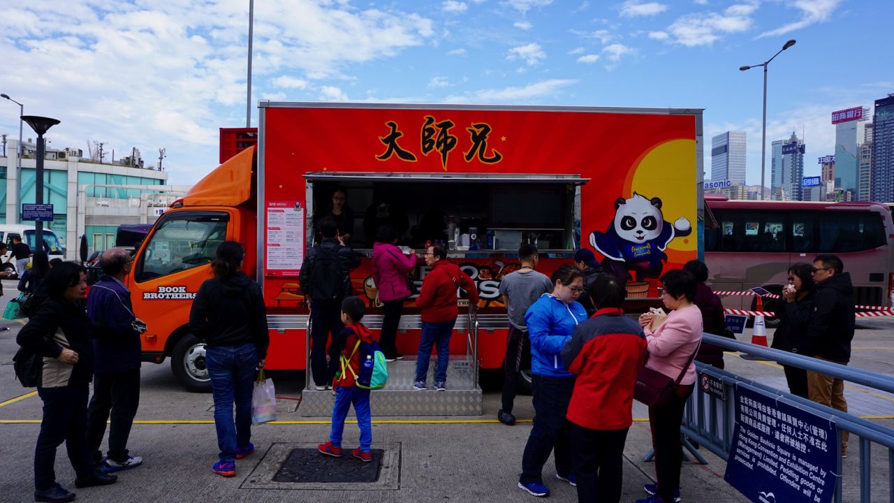 Bao & Buns food truck prepares American-Chinese fusion bao.