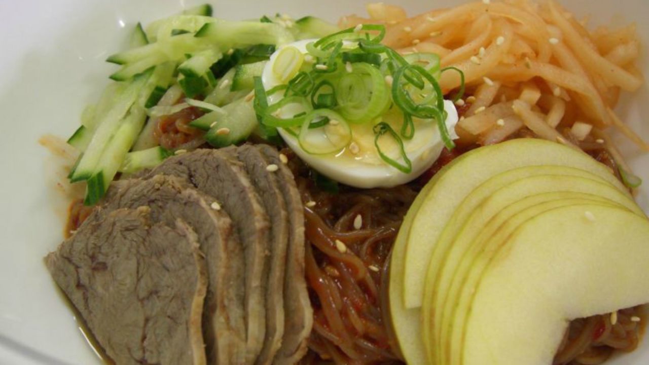 Mul naengmyeon goes best with some hot galbi.