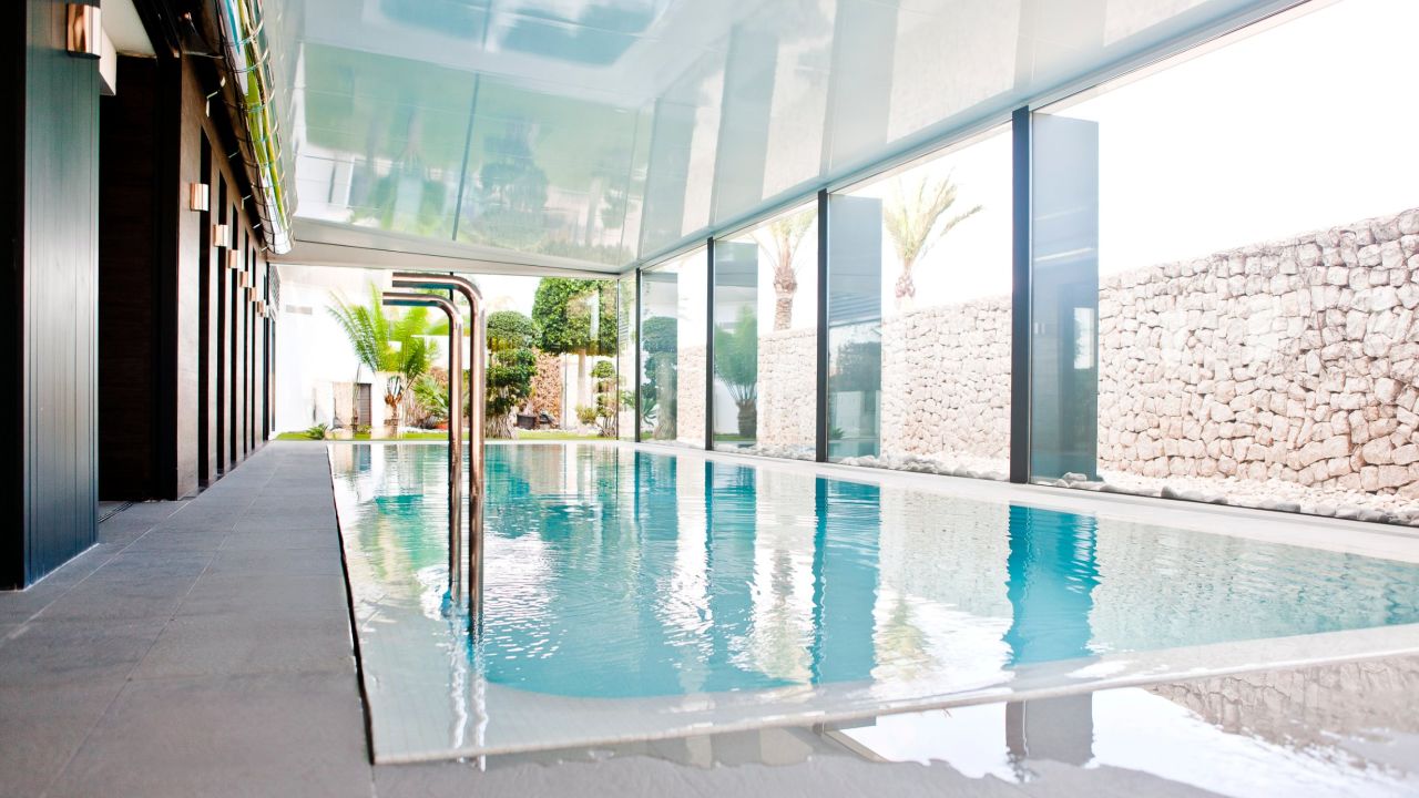 Lounge by the pool in Alicante.