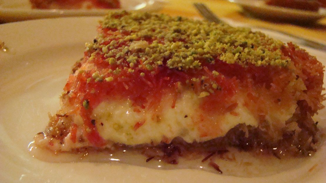 Knafeh: savory cheese flavor, crunchy pastry crust