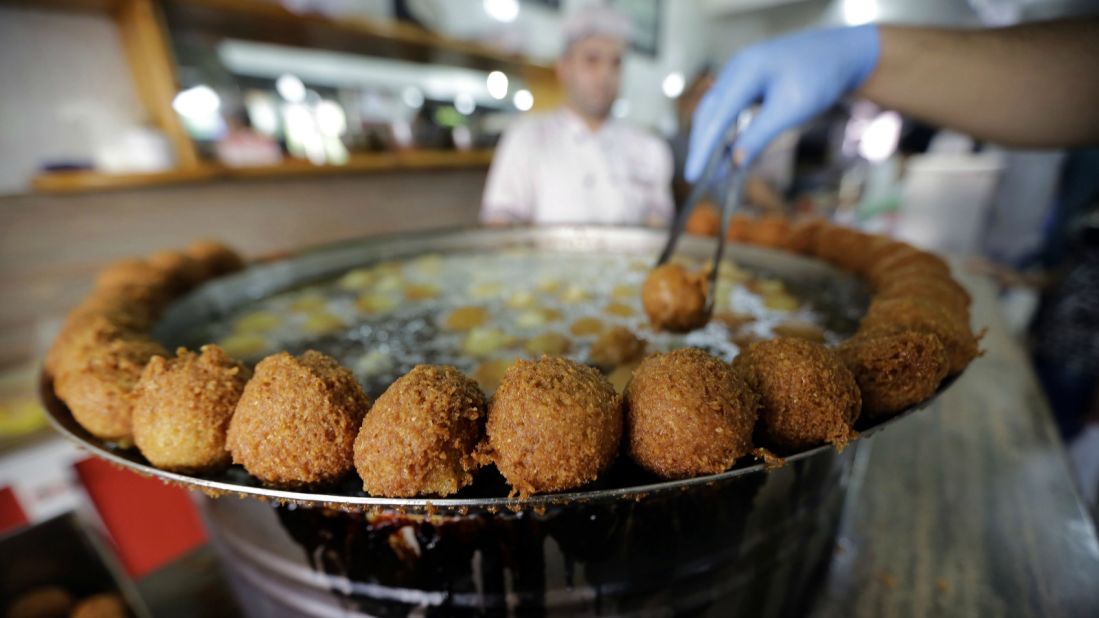 <strong>Falafel: </strong>These deep-fried, meat-free balls have become a common international street food dish.