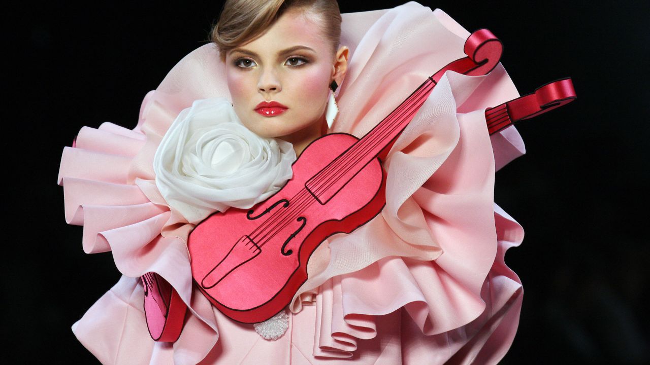 A model presents a creation by Dutch designers Viktor & Rolf during the Spring/Summer 2008 ready-to-wear collection show in Paris, 02 October 2007. AFP PHOTO  PIERRE VERDY (Photo credit should read PIERRE VERDY/AFP/Getty Images)